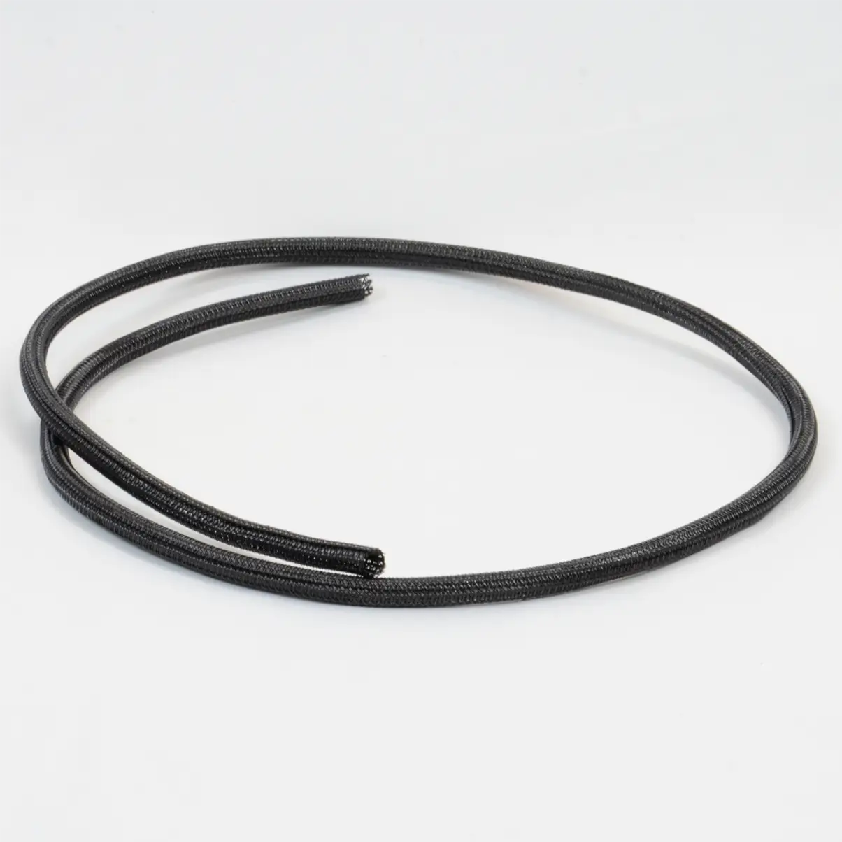 Self closing cable protector against chewing of rabbits