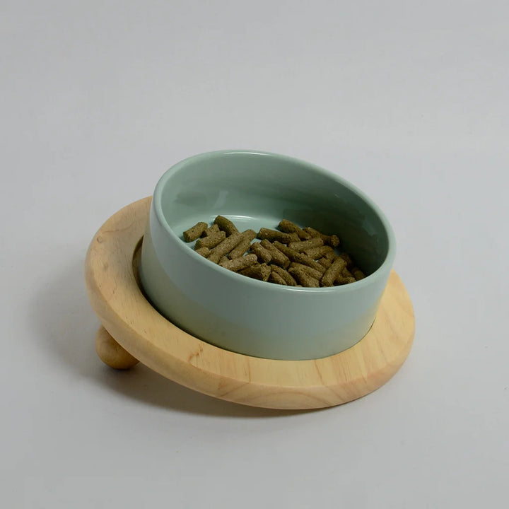 Light green rabbit bowl with inclined round bamboo stand