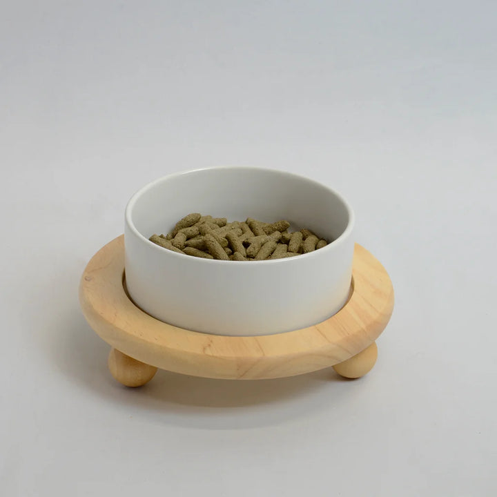 White rabbit bowl with Elevated round bamboo stand